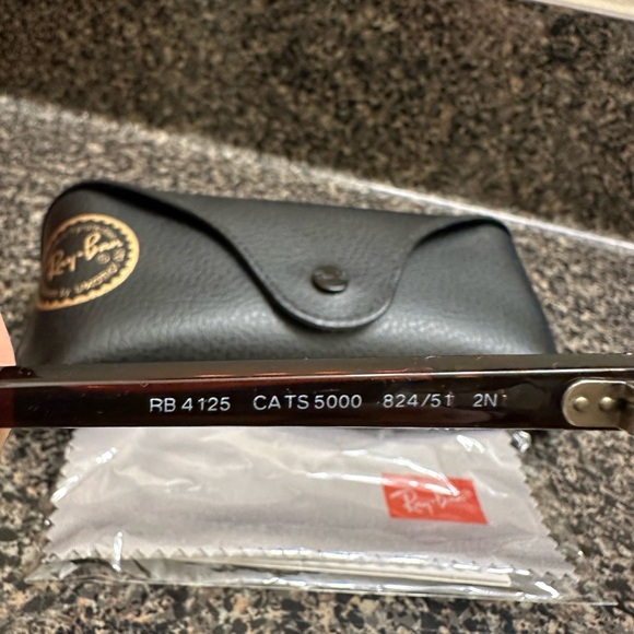 Classic Ray-Ban Aviator Sunglasses - Picture 4 of 5